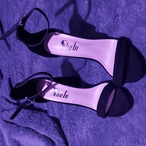 Black heels size 7.5
